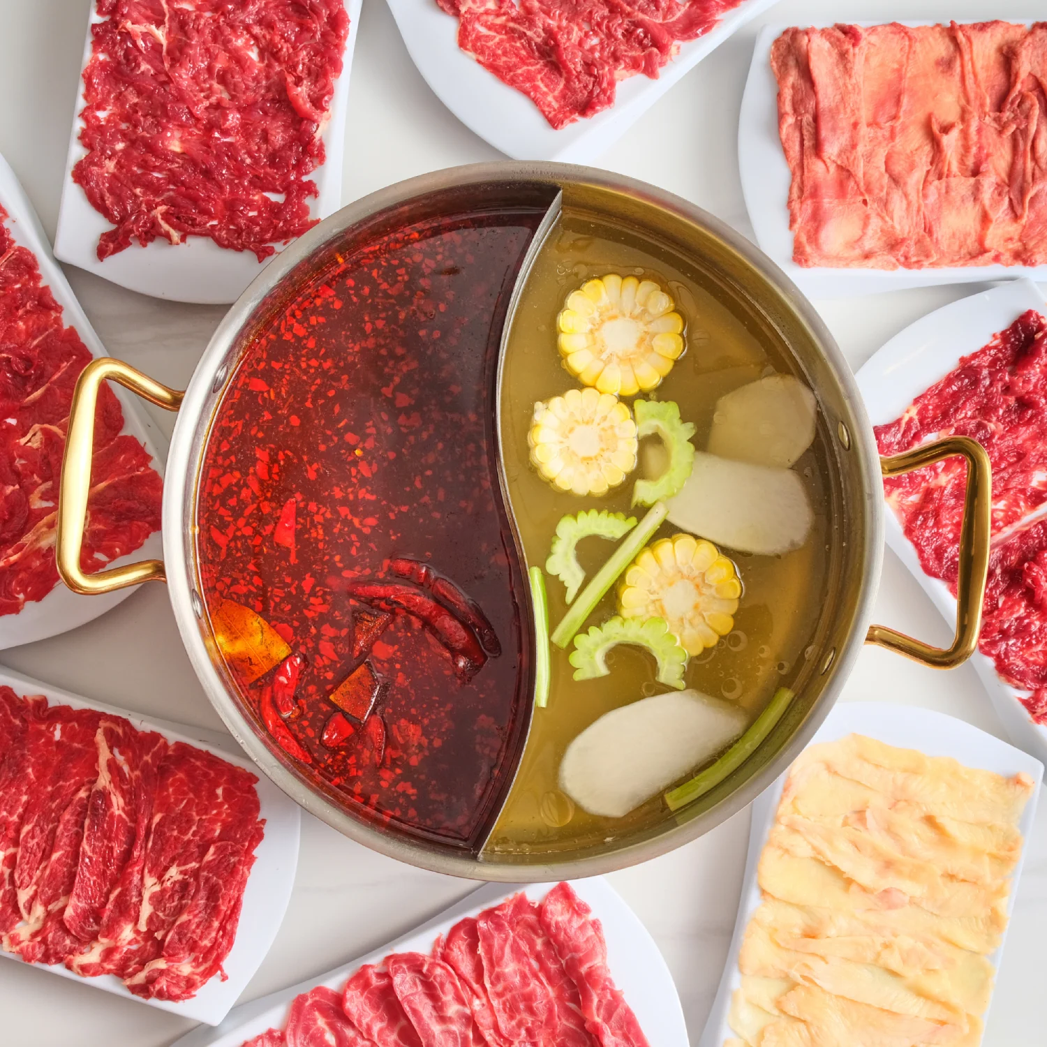 Nước dùng lẩu bò trong veo hầm từ xương ống không bột ngọt tại Ngưu Bảo Bảo