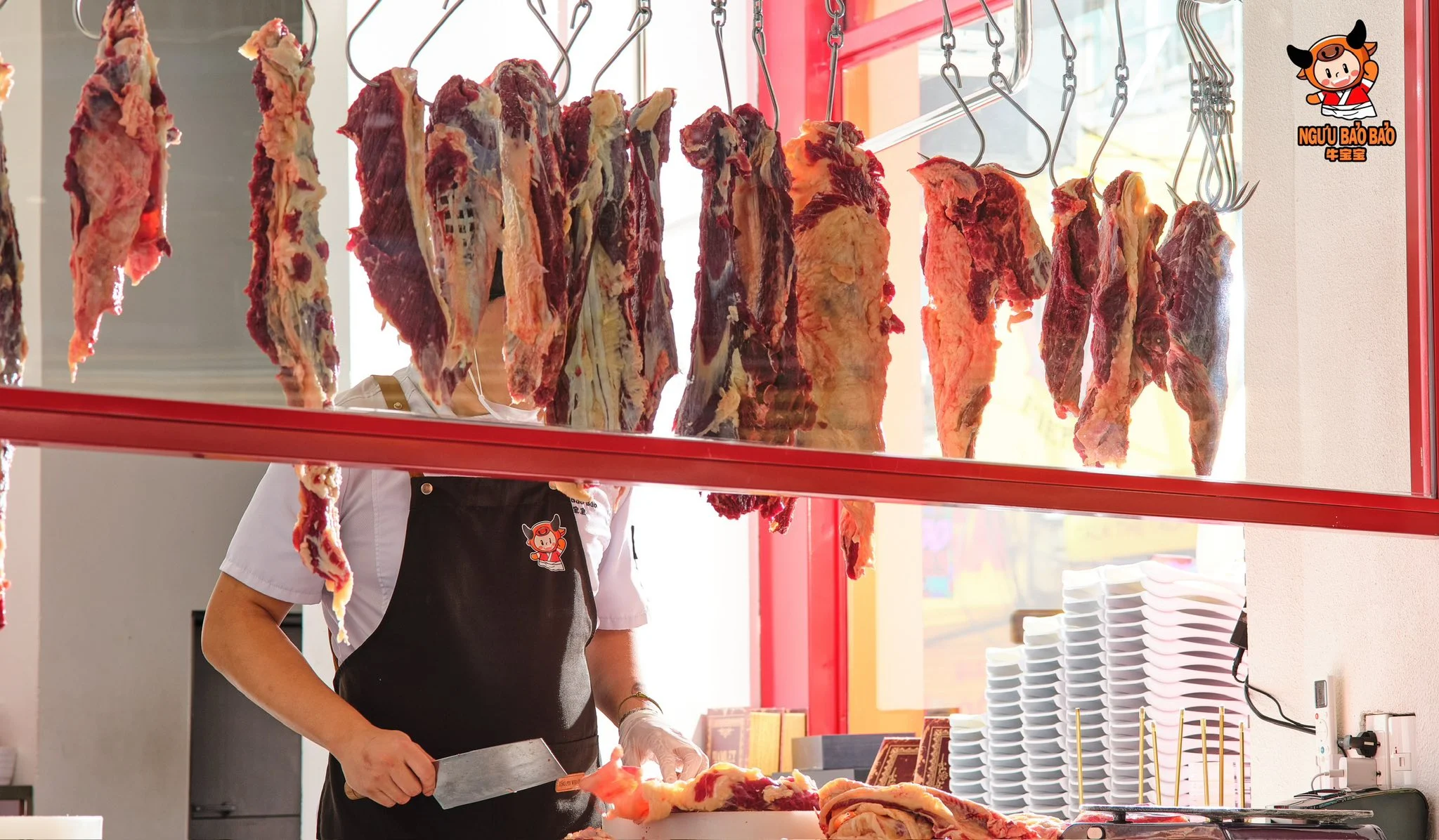 Tuyệt đỉnh bò viên gân Triều Châu giã tay: Tinh hoa đồ ăn kèm trên bàn tiệc Lẩu Bò Tươi 4 Quay Bep Mo Open Kitchen minh bach sach se tai Nguu Bao Bao 10A Tran Hung Dao