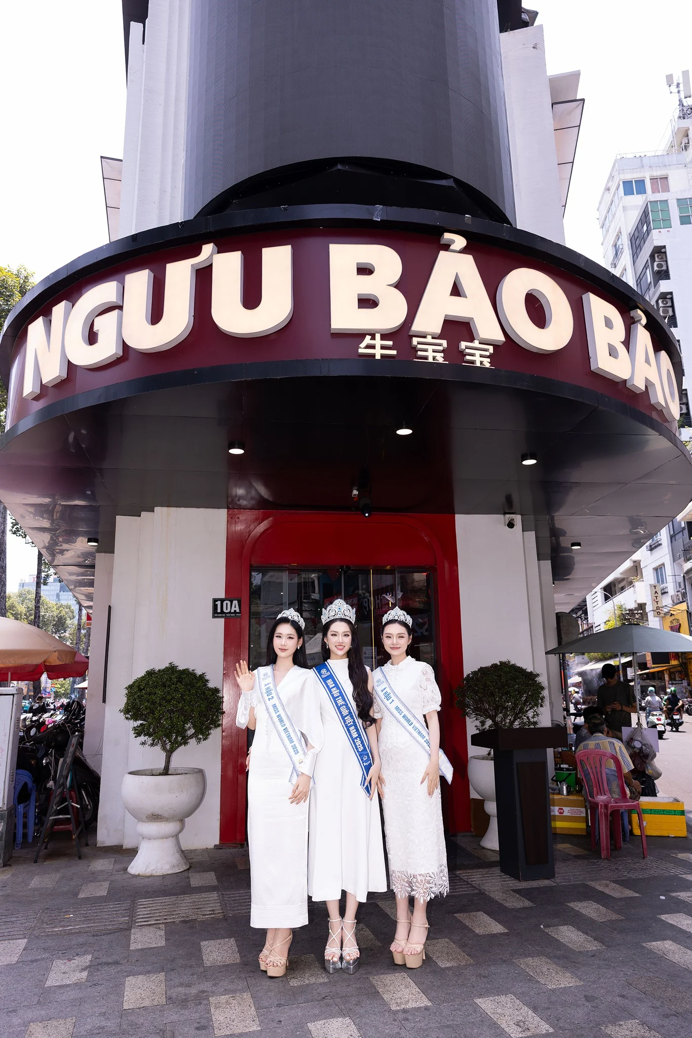 TOP 3 Miss World Vietnam 2025 trải nghiệm ẩm thực đẳng cấp tại Nhà hàng Ngưu Bảo Bảo 4 TOP 3 Miss World Vietnam 2025 Trai Nghiem Am Thuc Dang Cap Tai Nha Hang Nguu Bao Bao 02