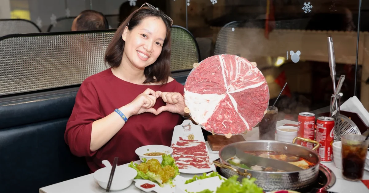 Hội sành ăn rỉ tai quán lẩu bò Triều Châu Quận 5 có đĩa thịt úp ngược độc đáo