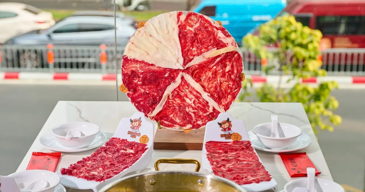 Ăn lẩu bò tươi hay lẩu bò đông lạnh Trải nghiệm thực tế tại bếp mở Quận 1