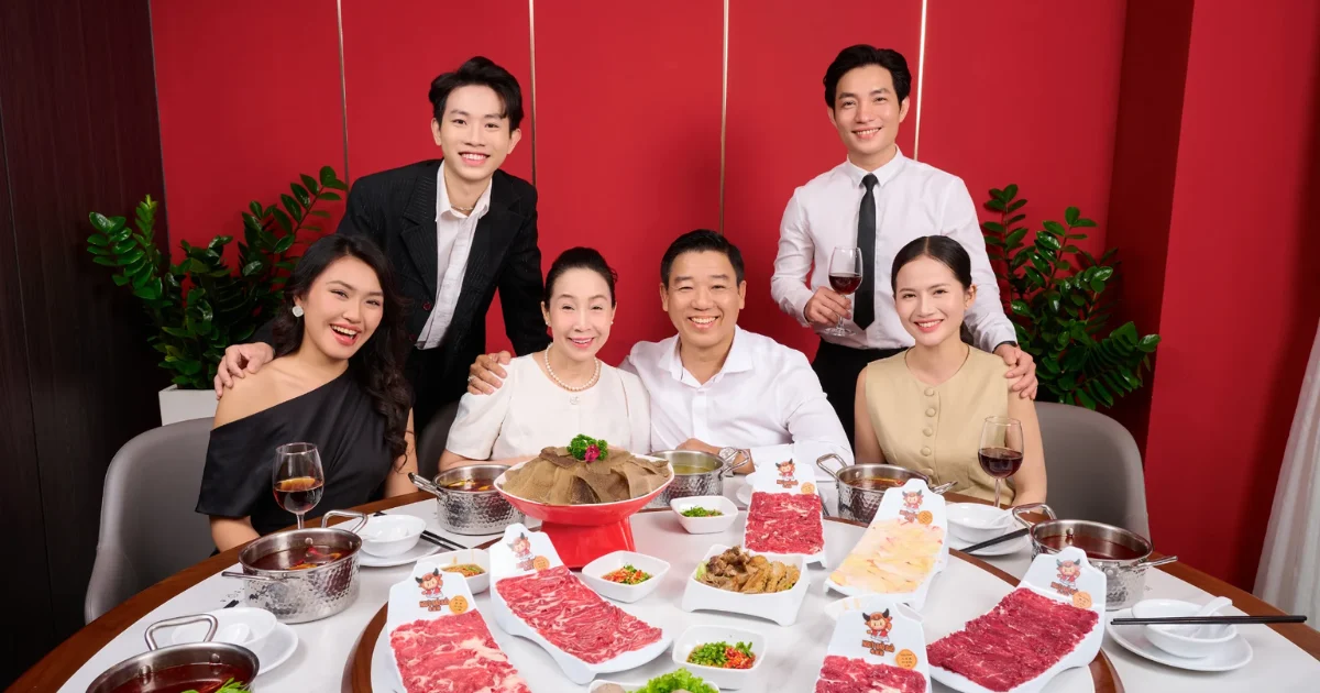 Đưa cha mẹ đi ăn gì ở Quận 1 Nhà hàng lẩu bò thanh nhẹ chiều lòng người lớn tuổi